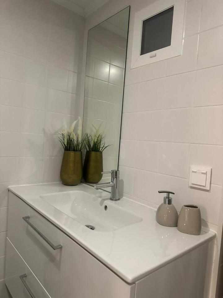 Stylish Renovated Apartment In Chiado Lissabon Exterior foto